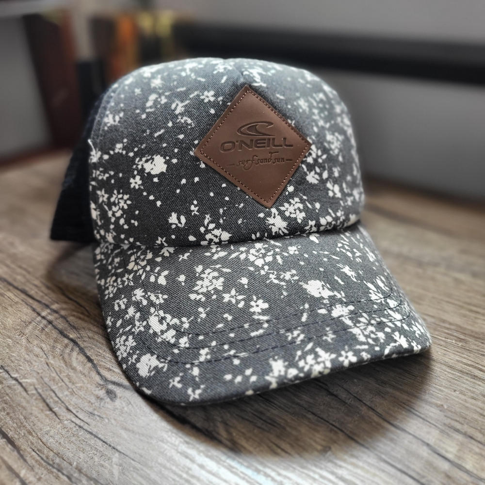 O'Neill Leather Logo Hat with White Flowers 🧢